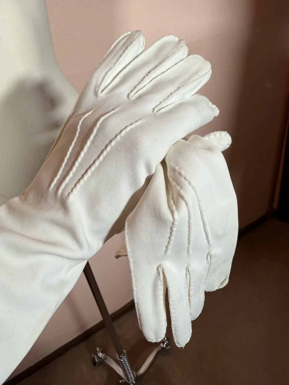 Vintage 1940’s Art deco top stitched white Opera Gloves wedding Large 8 Like new